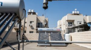 נזילה מהדוד בקומה האחרונה מי אחראי על התיקון